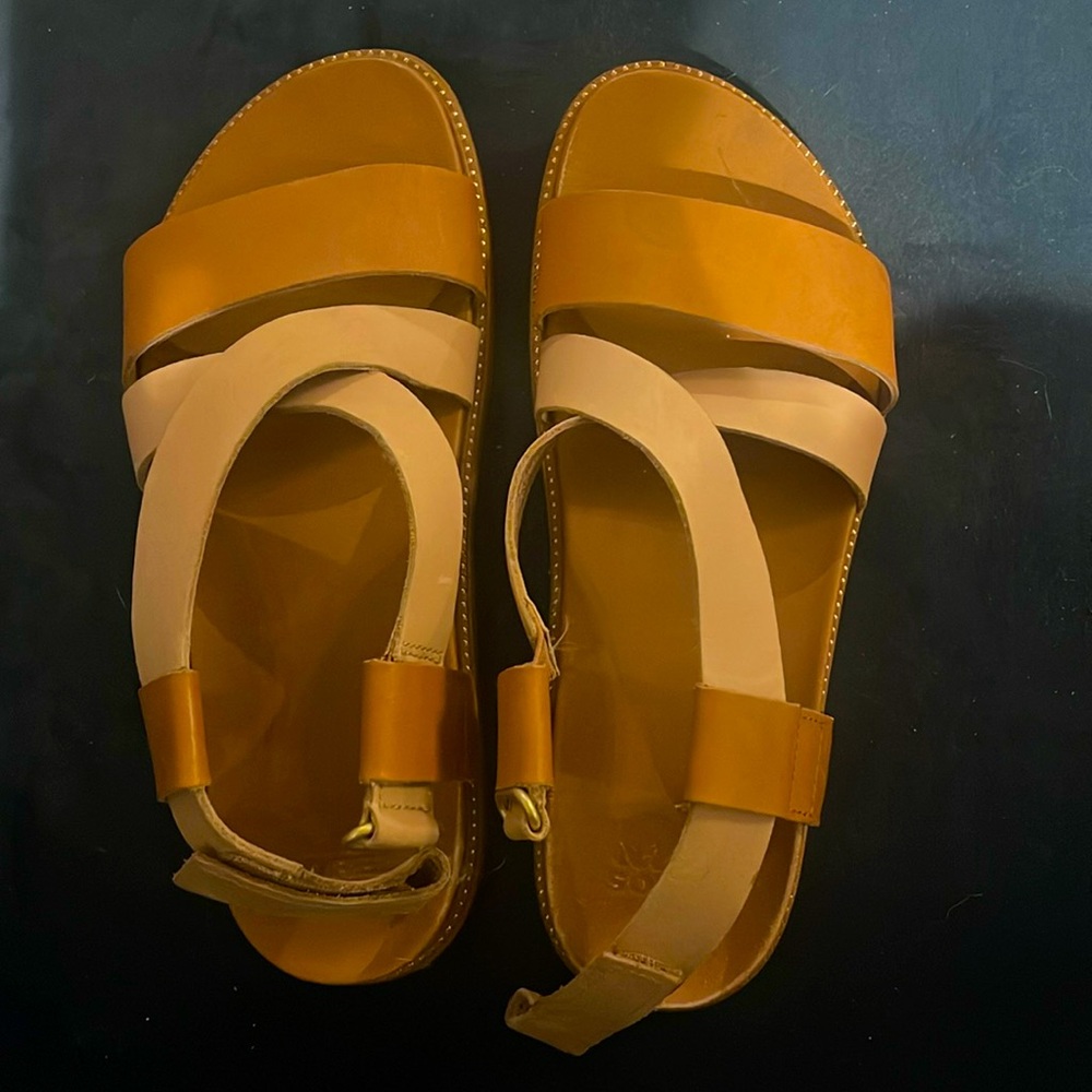 Sorrel Women’s Roaming Crisscross Sandals